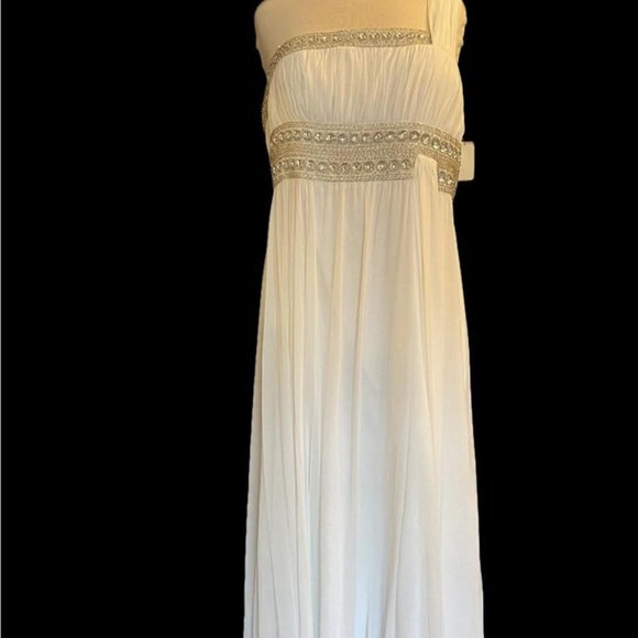 Elegant White Strapless Dress - Picture 1 of 7